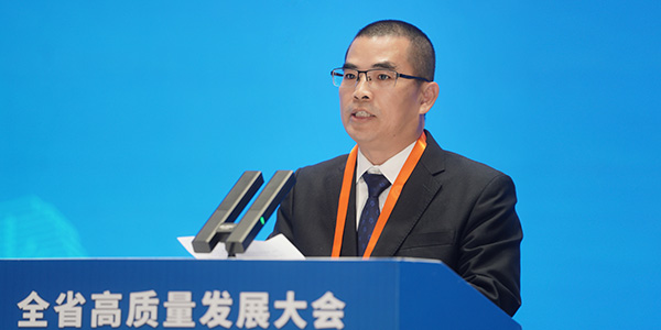 01月，，，，，，全省高质量生长大会召开，，，，，，天下工商联副主席、集团董事长温志芬作为企业代表加入大会.jpg